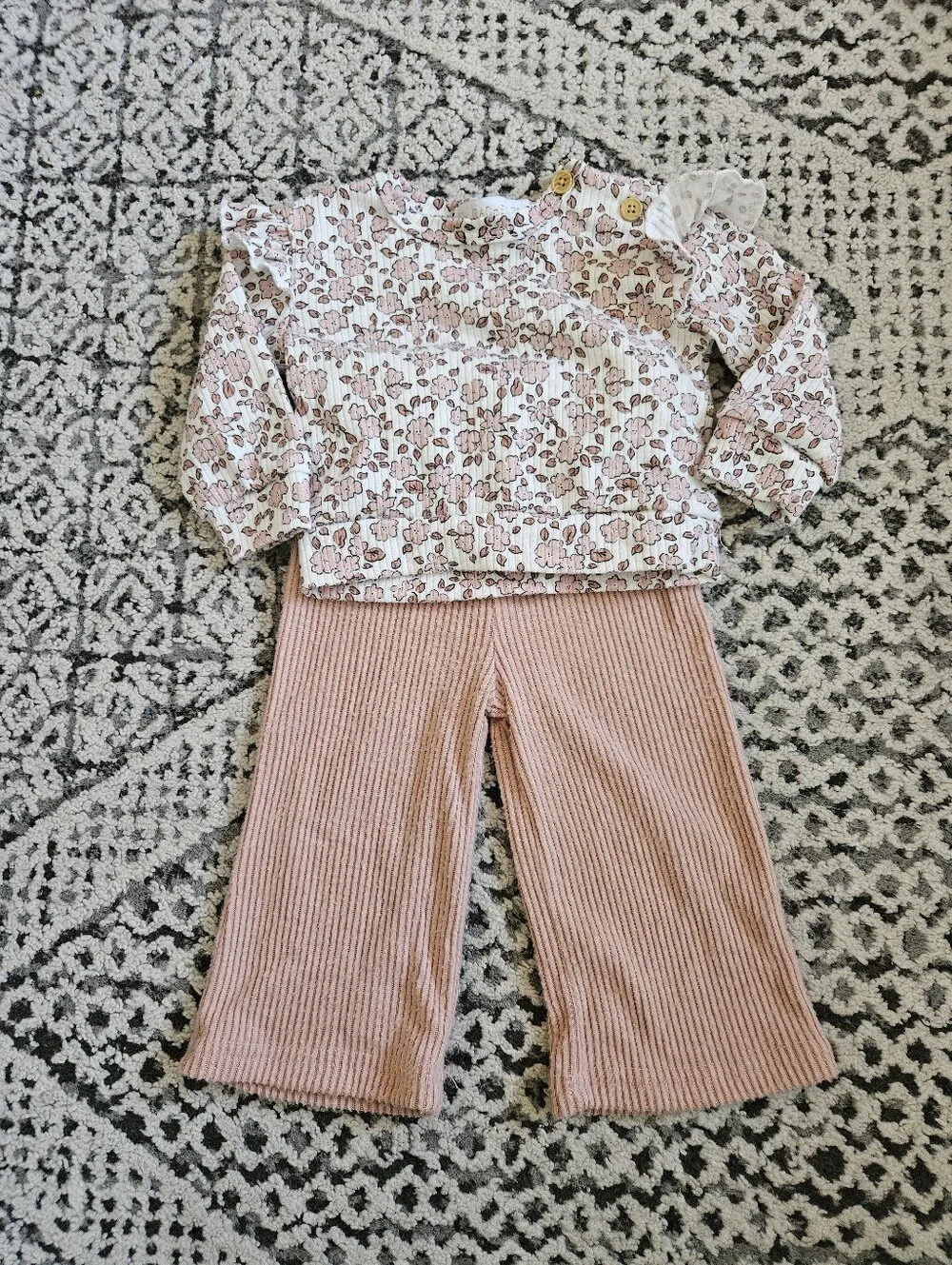 Baby Girl Fall/Winter Outfit Bundle Size 12 Months